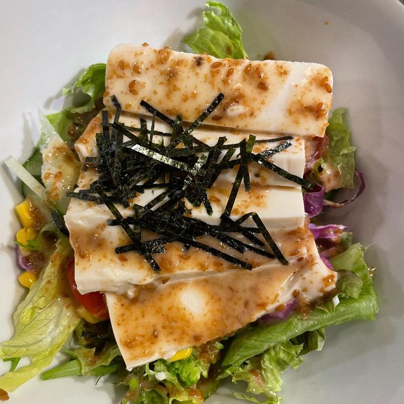 豆腐サラダ(鶏焼き居酒屋 とりでん)