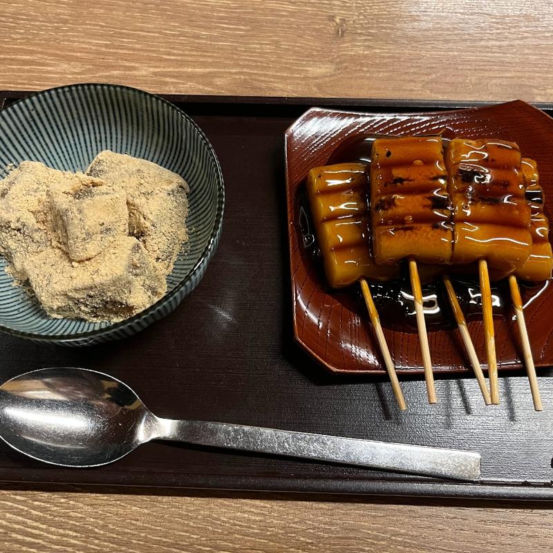 みたらし団子と黒糖わらび餅(梅園 河原町店)
