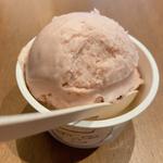 イチゴミルク&クッキー(yacome ice cream)