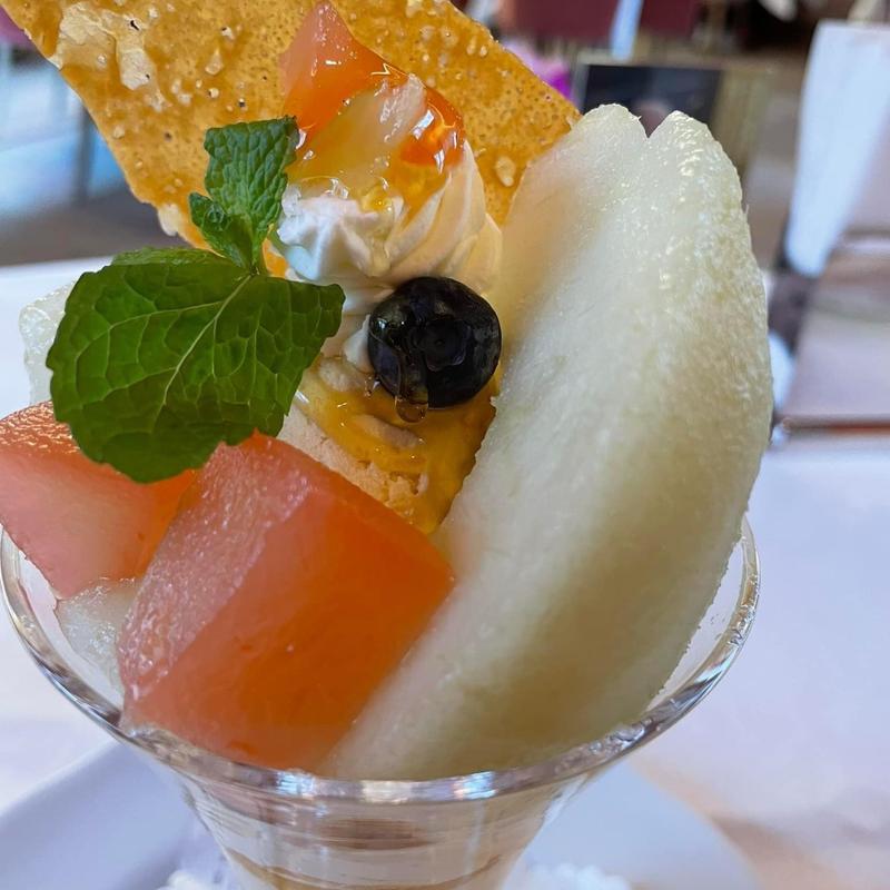 山形県東根市産ラフランスのメープルパフェ(資生堂パーラー サロン・ド・カフェ 銀座本店)