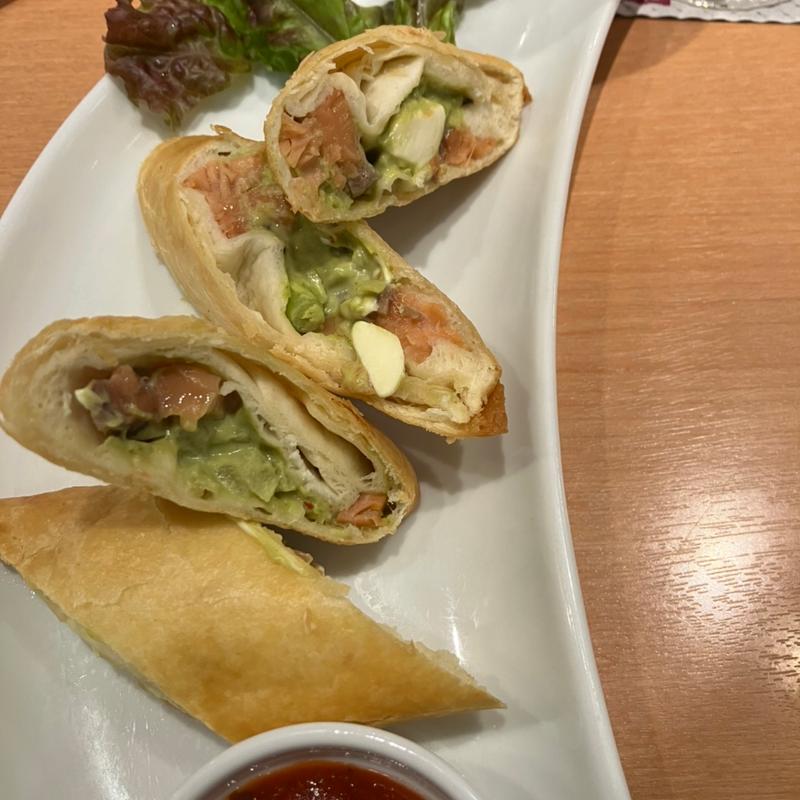 北海道産秋鮭とクリームチーズのチミチャンガ(ヱビスバー 札幌アピア店 (YEBISU BAR Sapporo Apia))