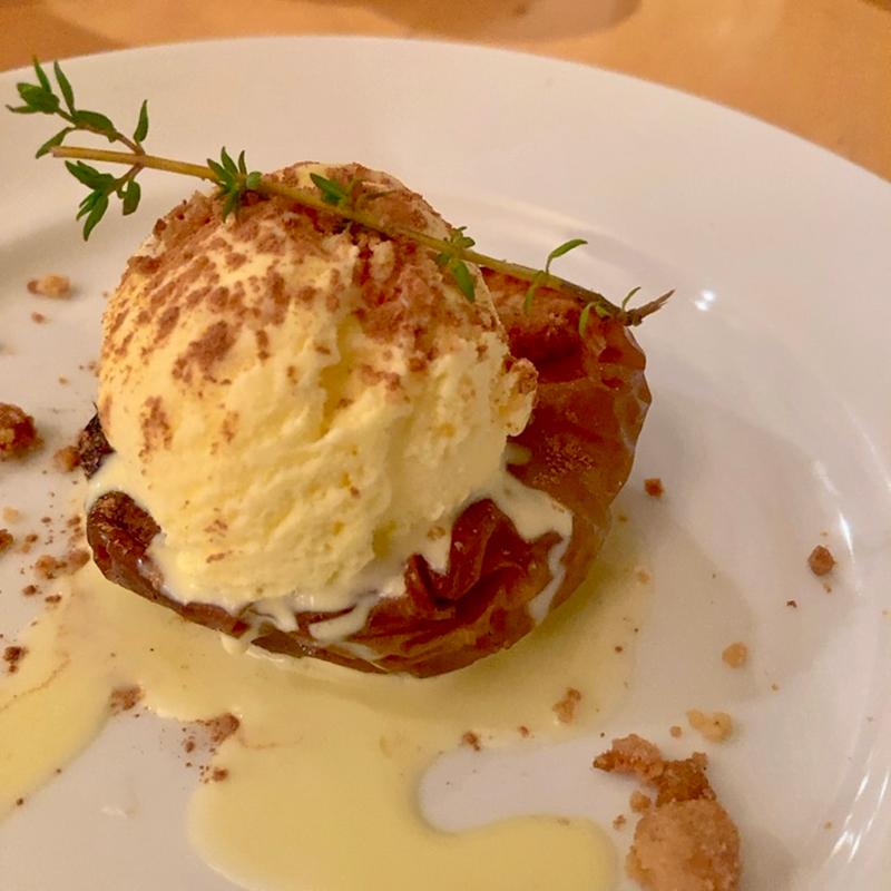 焼きりんごとバニラアイス(café citron （カフェ シトロン）)