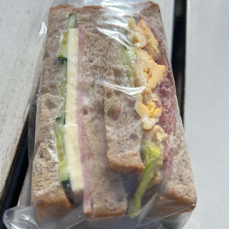 ブラウンサンド(ベーカリーファースト)