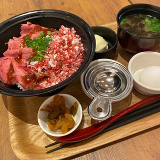 牛とろ＆ローストビーフ丼(北海道キッチンYOSHIMI イオンモール幕張新都心店)