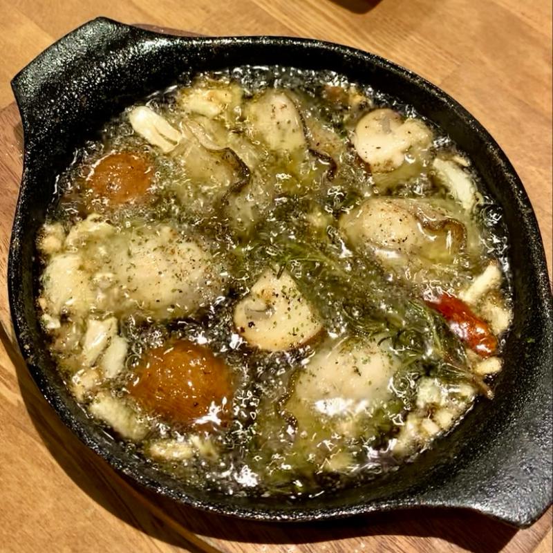 牡蠣とマッシュルームのアヒージョ(蔵人)