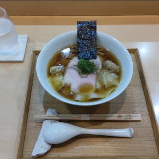 ワンタン入り醤油らぁ麺(らぁ麺 飯田商店)