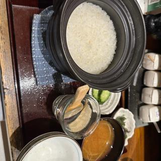 土鍋で炊いた白飯(食と酒 椿ノ原)