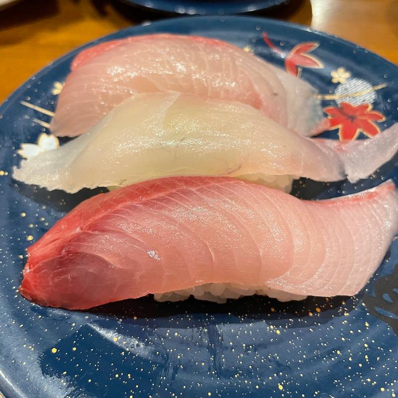 八幡三貫握り（八幡ぶり、八幡かんぱち、八幡鯛）(回転さかなや鮨　魚忠 今池店 （うおちゅう）)