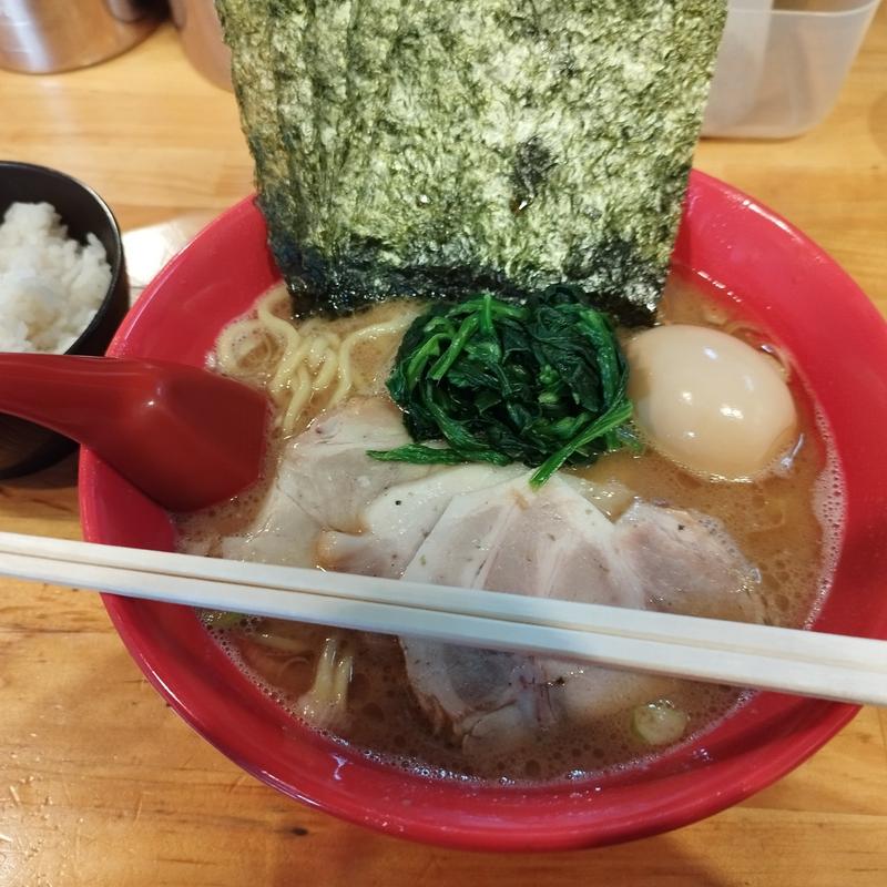 オールスターラーメン(横浜家系ラーメン 筋肉ダルマ家)