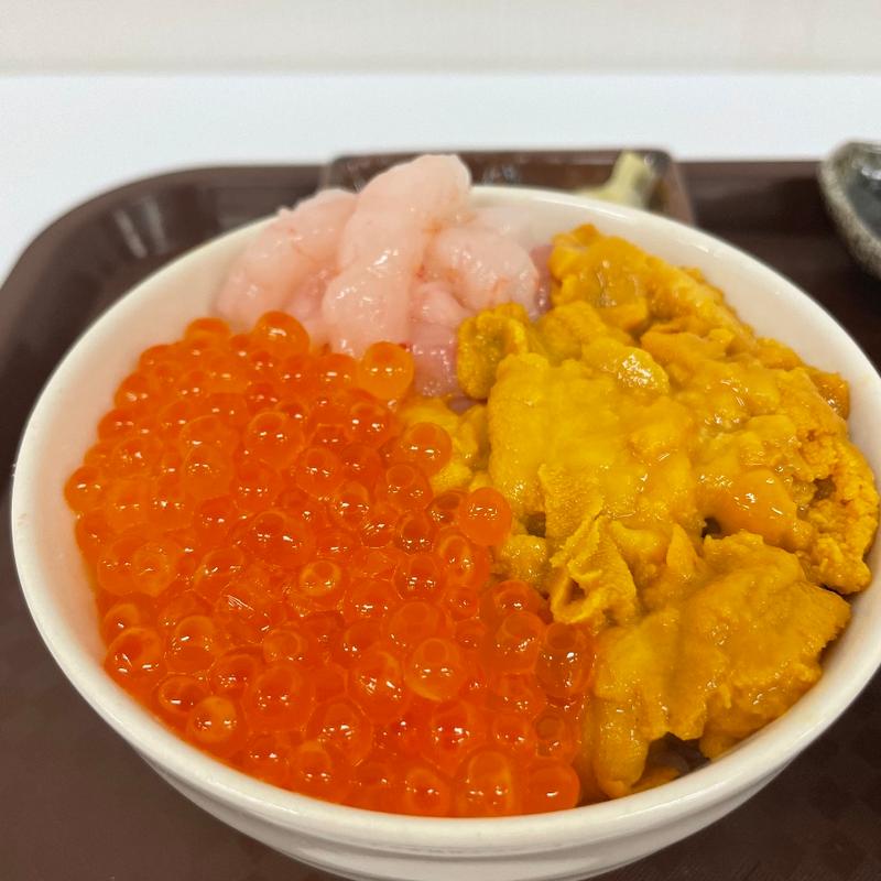 うにいくら丼(うに専門店世壱屋 余市実家店)