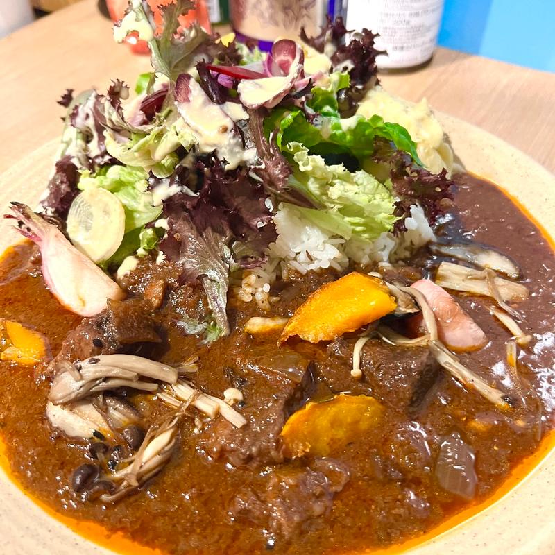 牛バラ肉の赤ワイン煮込みカレー(地球屋)