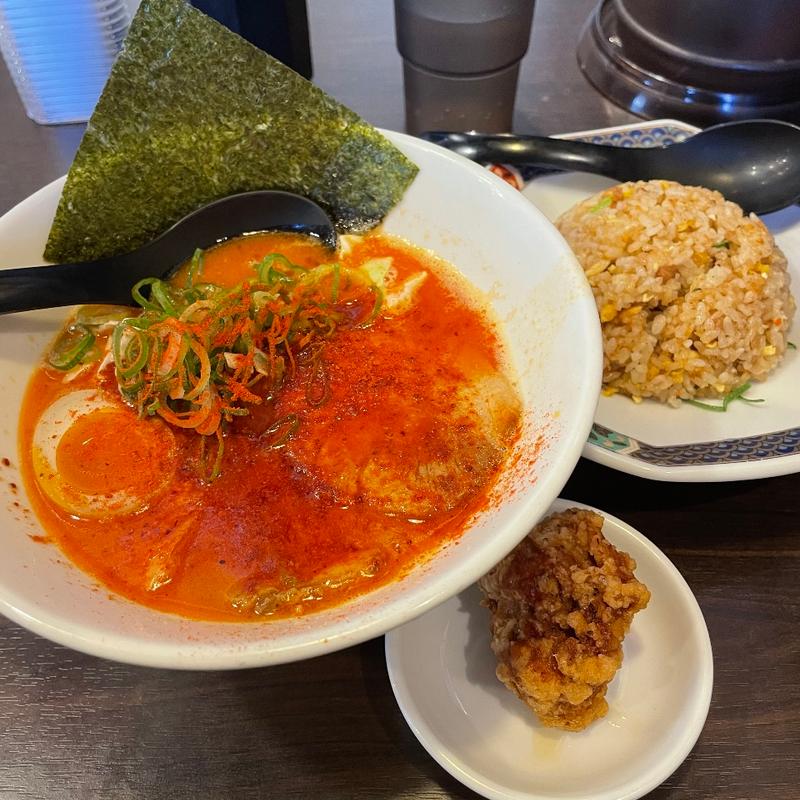 赤丸ラーメン+半チャーハンセット(まるちゅう )