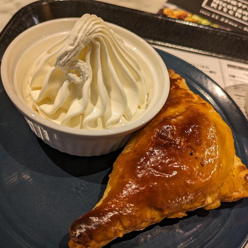 おもちと芋あんのホットパイ(Nicotama Days Cafe)