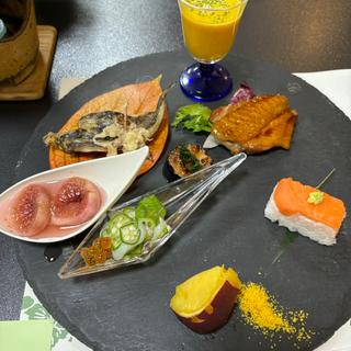 先付け(雨情の宿　新つた )