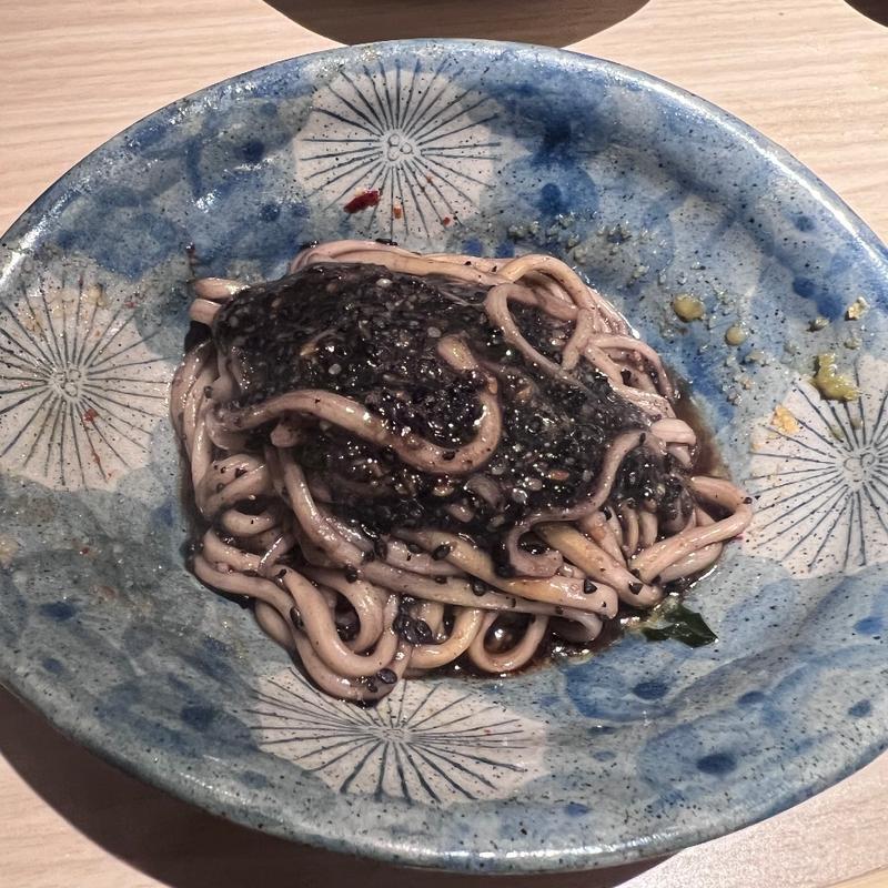 〆の胡麻麺(もつ擴)