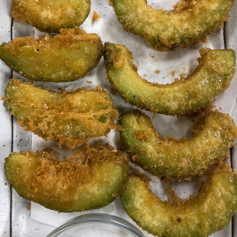 アボカドの天ぷら(大衆割烹 藤八 （たいしゅうかっぽうとうはち）)