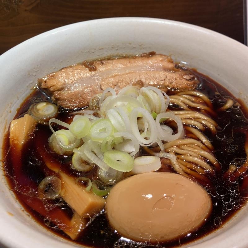 ラーメンmicro焼豚薄め、煮玉子(人類みな麺類東京本店)