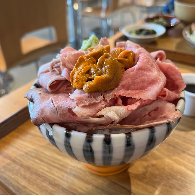 ウニとろ牛めし(道の駅 足柄・金太郎のふるさと)