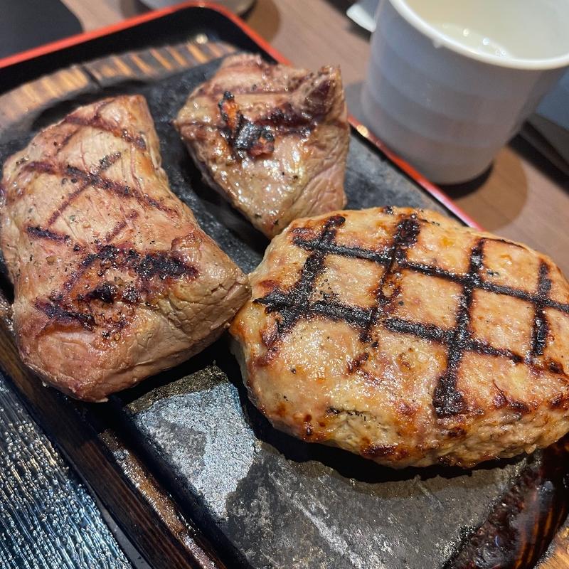 ロースステーキ＆ハンバーグ(感動の肉と米 鈴鹿白子店)