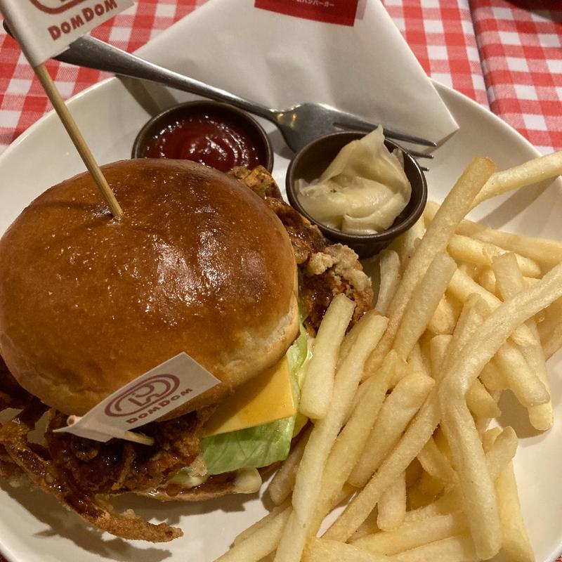 丸ごとカニバーガー(ドムドムハンバーガーPLUS)