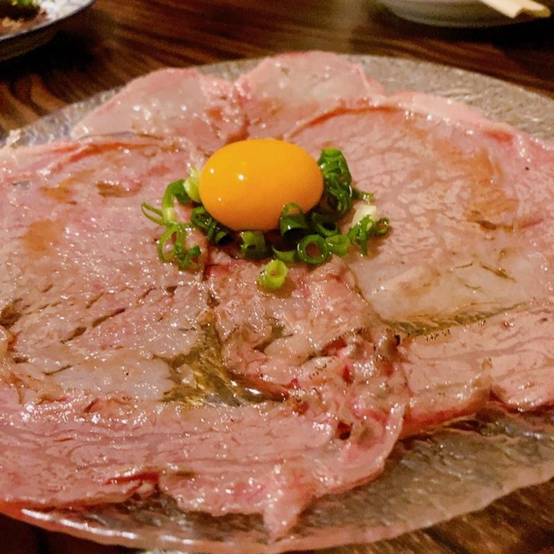 和牛ロース炙りユッケ風(ワイン食堂 ITADAKIYA)