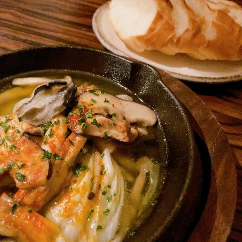 カキとキノコのアヒージョ(ワイン食堂 ITADAKIYA)