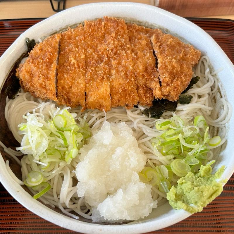 冷やしカツそば(そば処まる八そば)