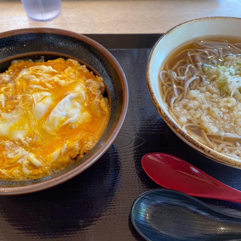 たまご丼の蕎麦セット(靖国八千代食堂)