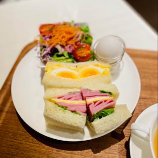 湯種食パンと玉子&湯種食パンと大山ハム&2種のチーズのコンビネーションサンドイッチ(ル・パン神戸北野 伊丹空港店)