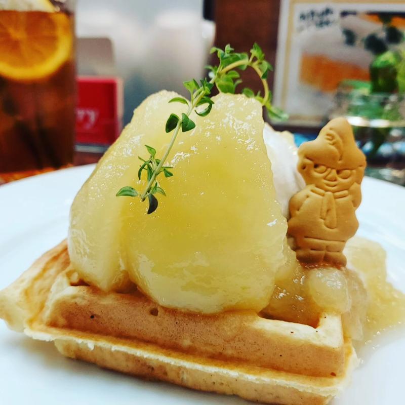 洋梨のワッフル ジャムとコンポート(カフェ　ベリー （カフェベリー）)