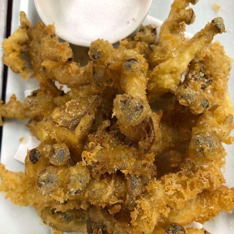 しめじの天ぷら(大衆割烹 藤八 （たいしゅうかっぽうとうはち）)