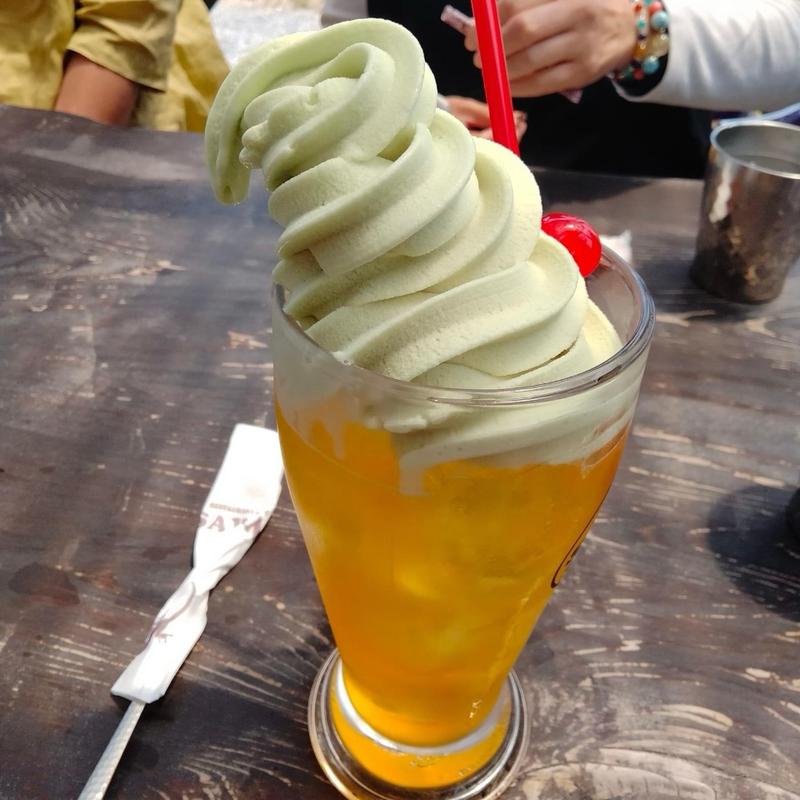 メロンソーダフロート(ゆうみ Sauna Cafe)