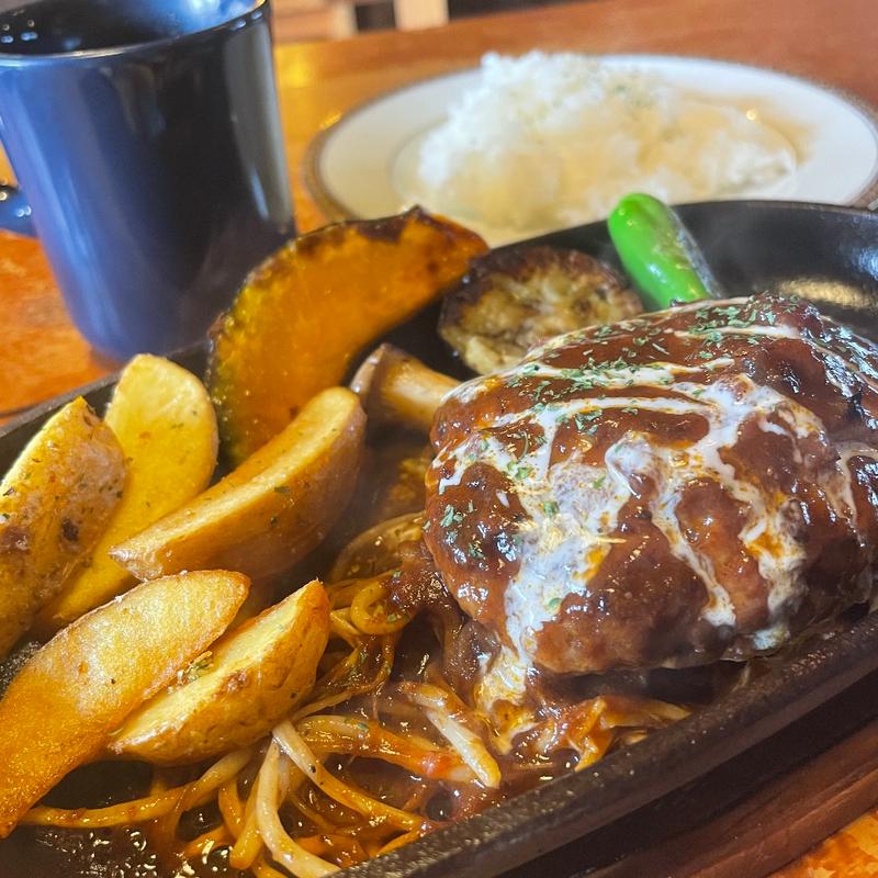 鉄板ハンバーグセット(HOLYCOW)