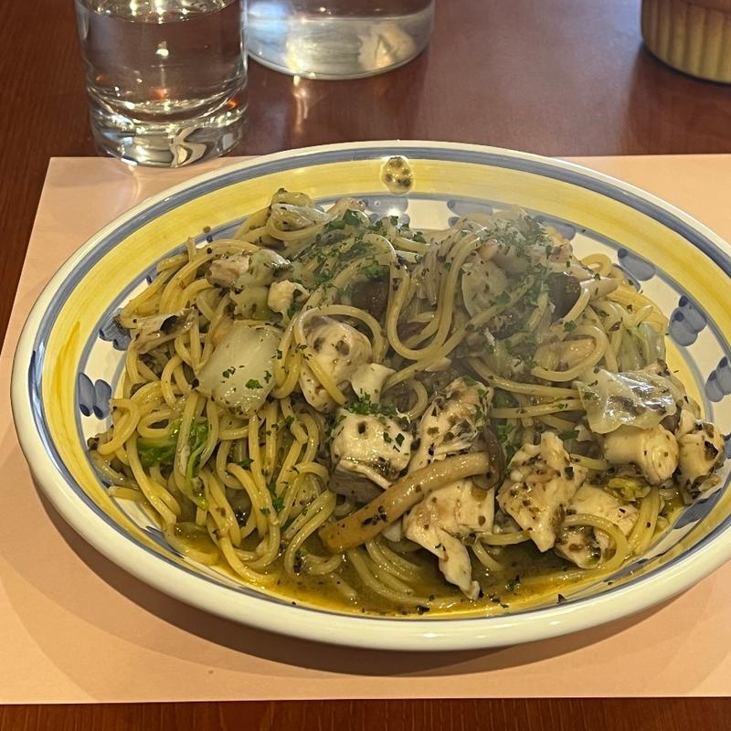 鰆と木の子の黒オリーブオイルスパゲッティ(タベルナ・パパ )