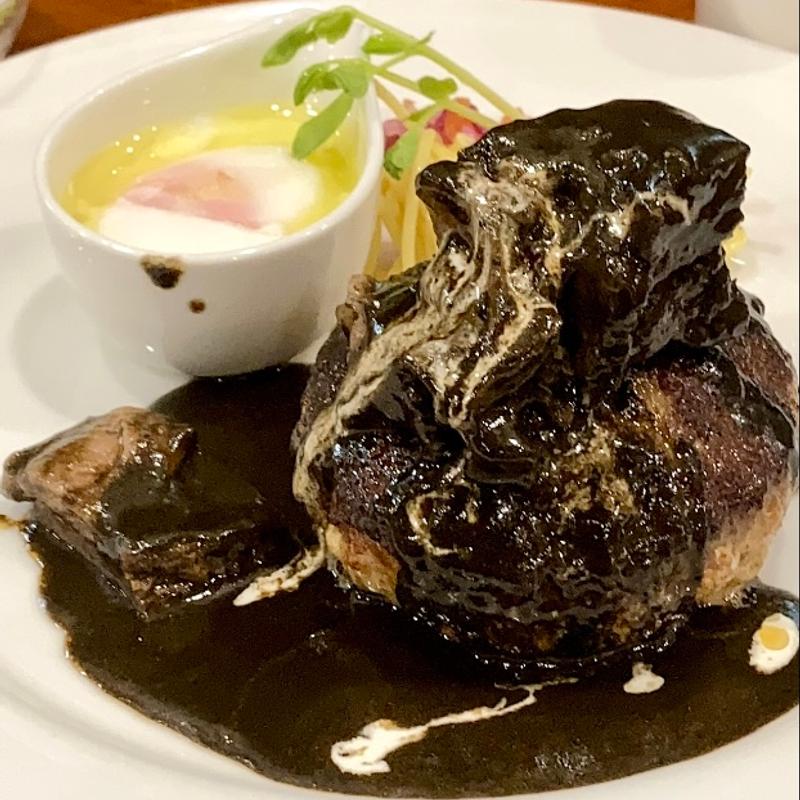 黒毛和牛ハンバーグとビーフシチュー(ニクサングルマン)