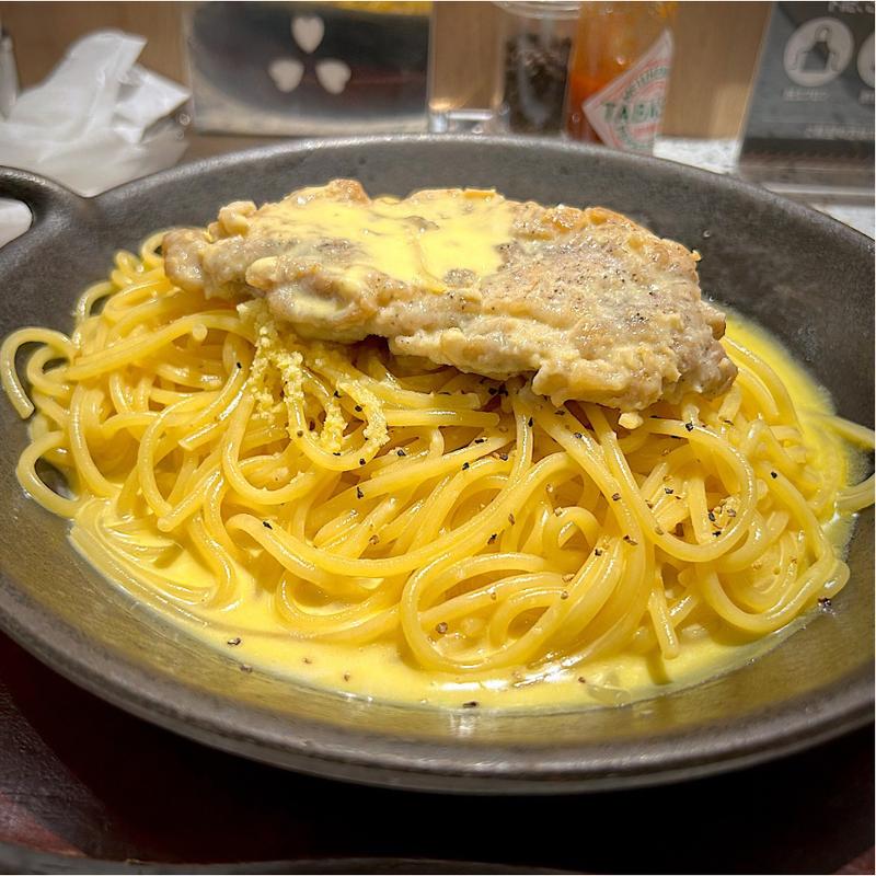 "1枚チキン"のカルボナーラ(スパゲッティバジリコ キュービックプラザ新横浜店 Spaghetti Basilico in Cubicplaza Shin-Yokohama)