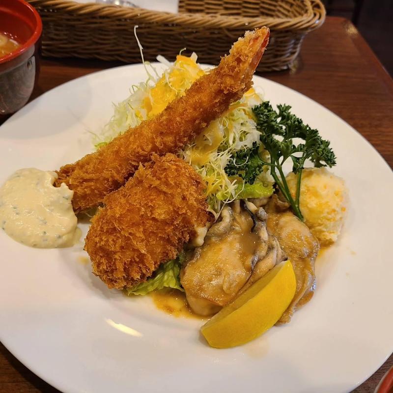 牡蠣バター・海老フライ・蟹クリームコロッケ定食(レストラン カタヤマ 東向島本店)