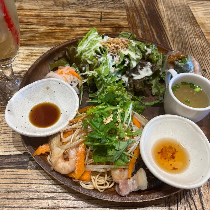 ベトナム小麦麺で作る焼きそば'ミーシャオ'プレートセット(Vietnam French De Salita（ベトナムフレンチデサリータ）)