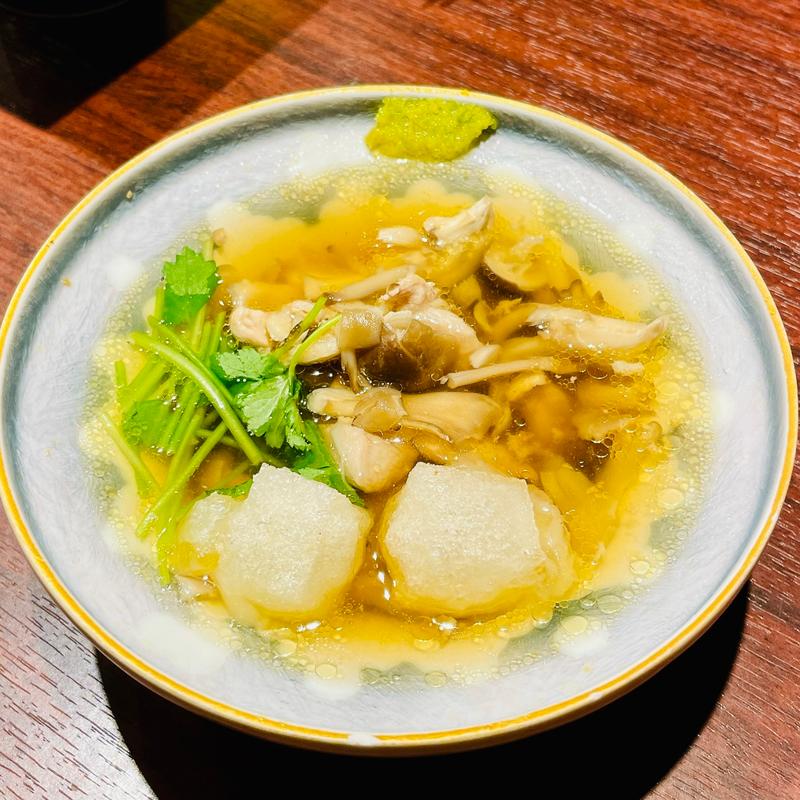 きのこと阿波どり　揚げ餅と三つ葉(博多おでんと自然薯　よかよか堂)