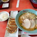 味噌チャーシュー3枚　餃子(くるまやラーメン 足立保木間店 )