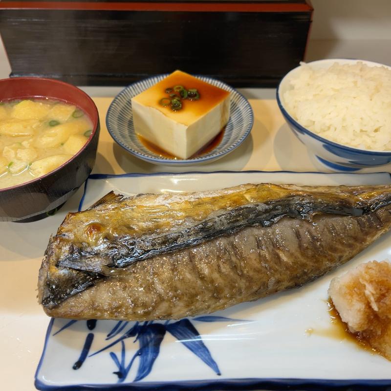 鯖の一枚焼定食(鯖の一枚焼き専門 食事と酒処 眞（まこと）)