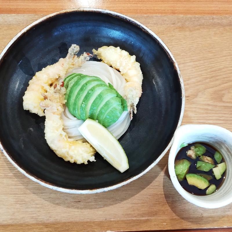 アボカドと海老天ぶっかけ(うどん日和)