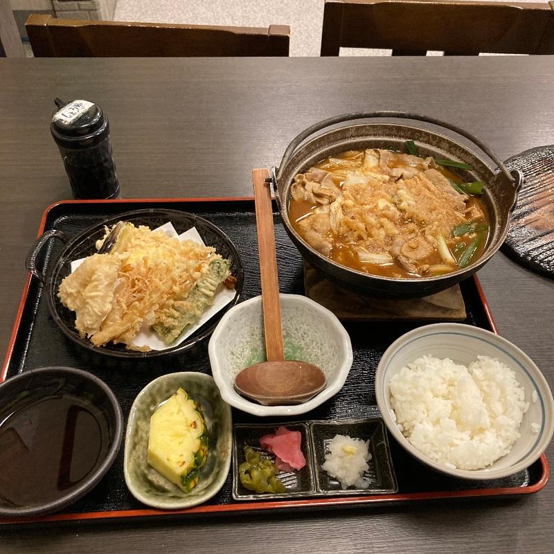 デラックス味噌煮込みうどんセット(そば処 山科 本店)