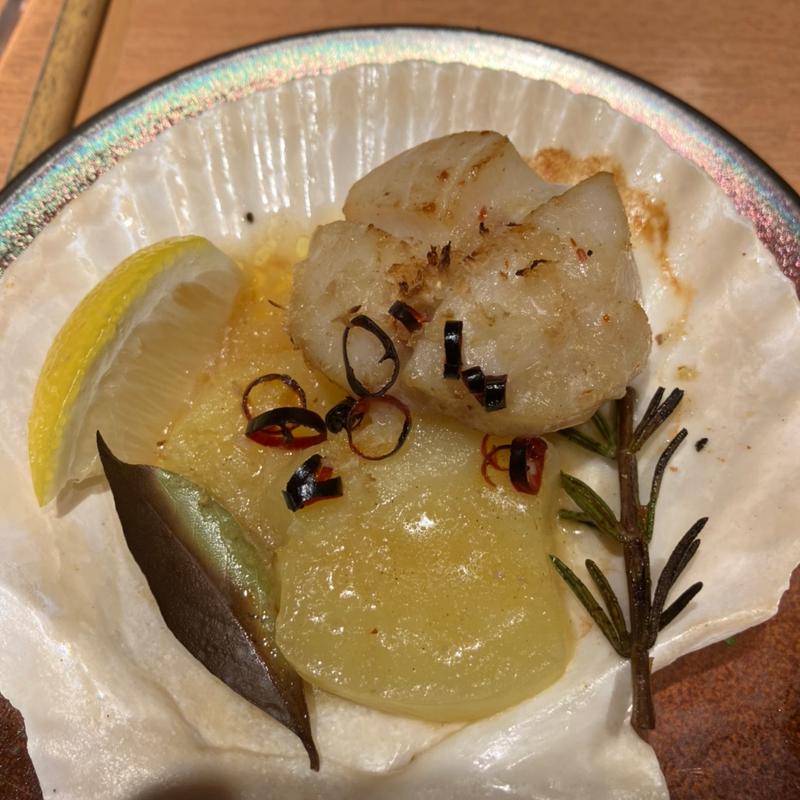 別海町ジャンボ帆立のオーブン焼き(ヱビスバー 札幌アピア店 (YEBISU BAR Sapporo Apia))