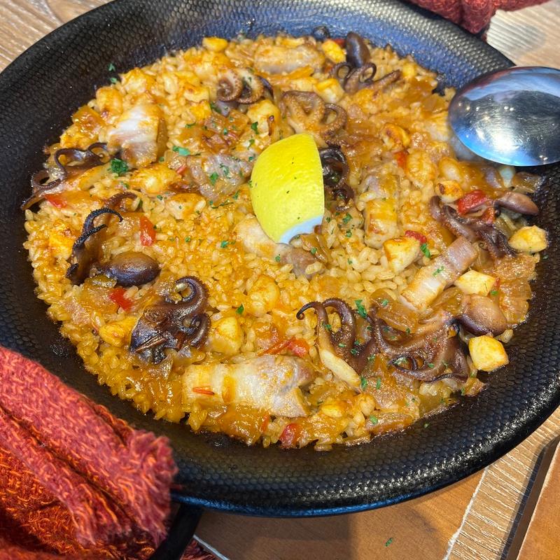 イイダコと塩豚バラ肉のパエリア(リザラン 三軒茶屋)