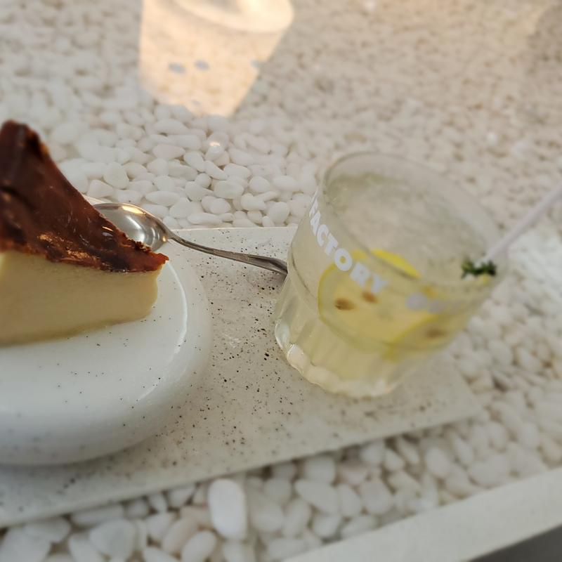 チーズケーキとレモンスカッシュ(GUF TOKYO)