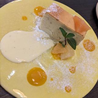 トンカ豆香るチーズケーキ(TET Brasserie & Cafe)