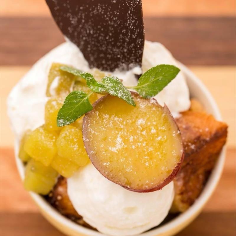 紅さつまのコンポートとキャラメルソースのフレンチトースト(メレンゲ都立大学店)