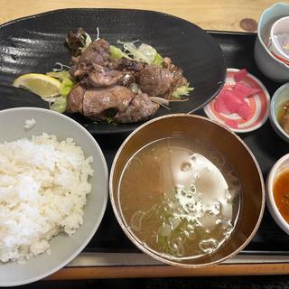 鮪の頬肉ステーキ定食(寿司吉)