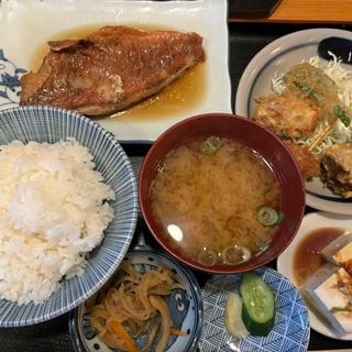 煮魚と串揚げ定食(ほおずき)